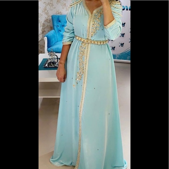 Light blue velvet kaftan with gold embroidery - Picture 6 of 8
